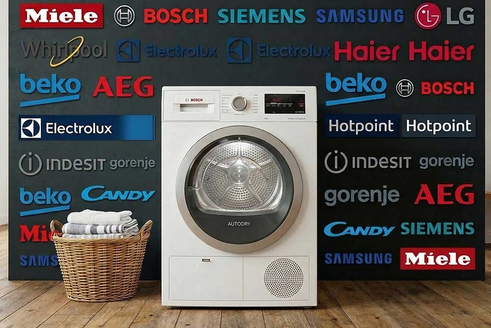 Ein moderner weißer Wäschetrockner steht vor einer dunklen Wand, auf der zahlreiche Logos von Herstellern wie AEG, Beko, Whirlpool und Gorenje zu sehen sind.